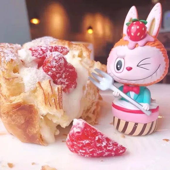 POP MART Labubu THE MONSTERS Patisseries Series Figure - Panna Cotta Cake - Picture 4 of 4